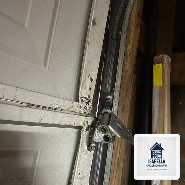 Isabella Garage Door Repair Dispatch in Pembroke (Hanson Area): Heavy-Duty EPDM Perimeter & Bottom Seal Weatherproofing - Pembroke, MA
